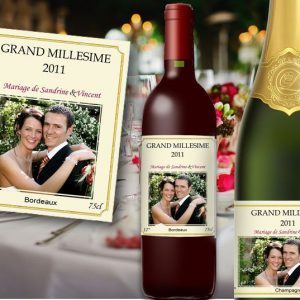 etiquette bouteille mariage illustrée vin et champagne de la photo des jeunes mariés