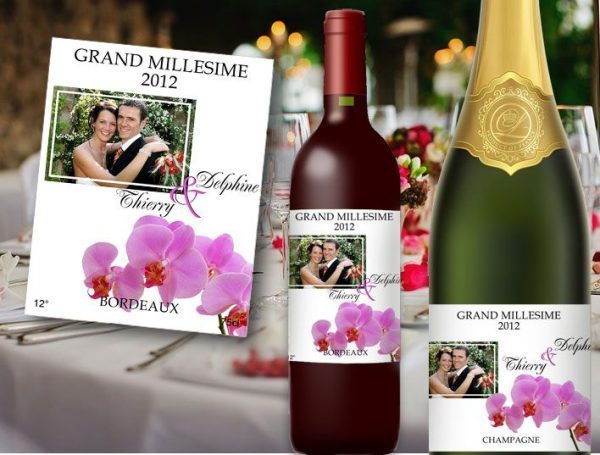 etiquette bouteille mariage illustrée de la photo des jeunes mariés et d'un orchidée, étiquettes vin et champagne
