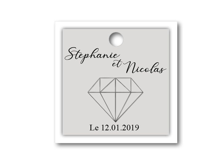 Une étiquette dragées mariage sur le thème diamant de forme carré de deux couleurs grise et blanche