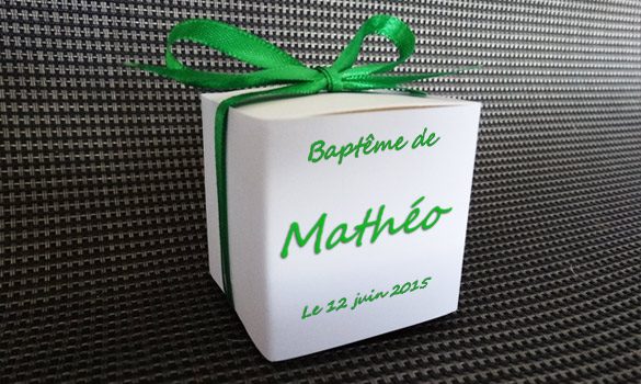 boite à dragées baptême carré blanche avec son habillage vu de dos référence matheo